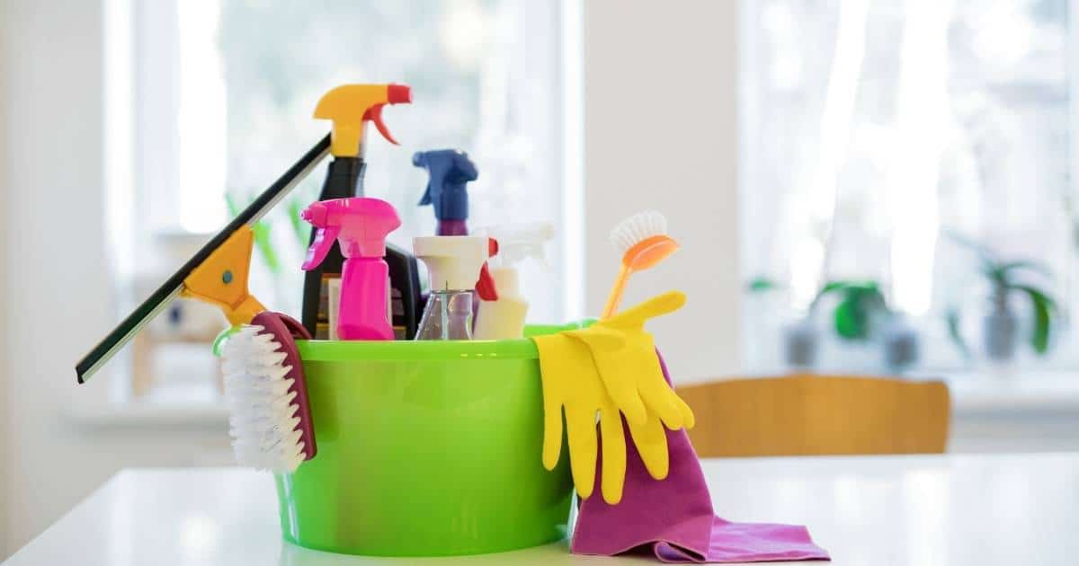 Professional home cleaners in Illinois providing deep cleaning services